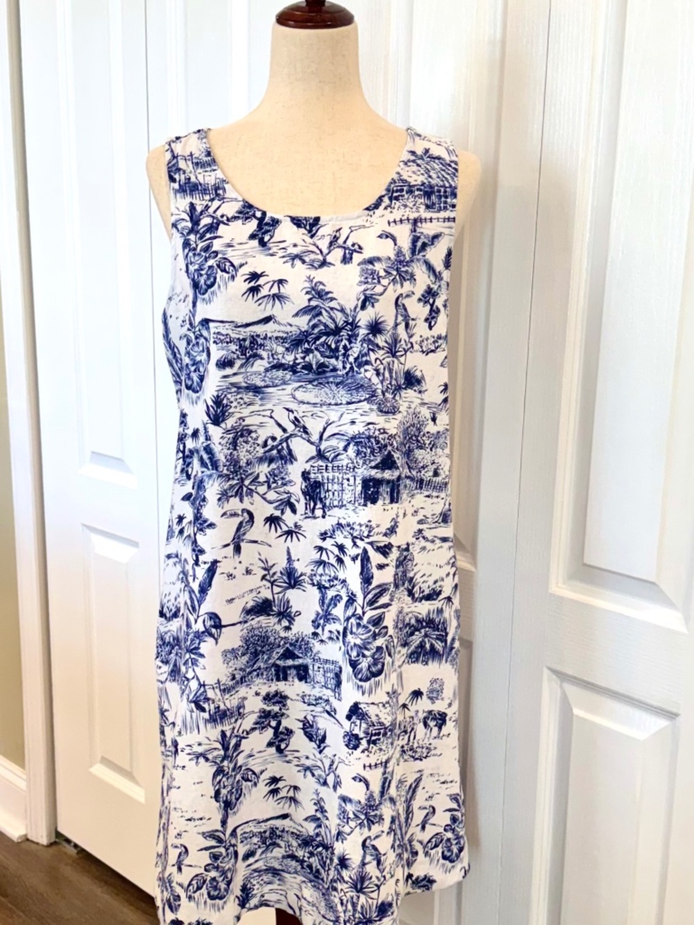 Women's Size L, Linen Blend Dress by Joie, Blue & White Tropical Print Pullover - Picture 5 of 11
